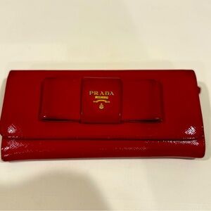 Prada bow wallet *RARE*